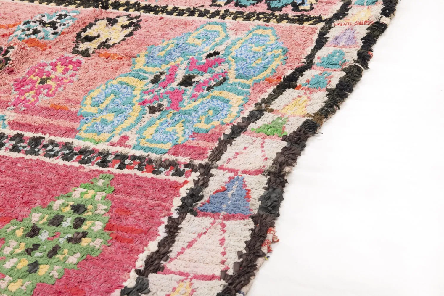 Marokkolainen Kilim matto Boucherouite 240 x 105 cm