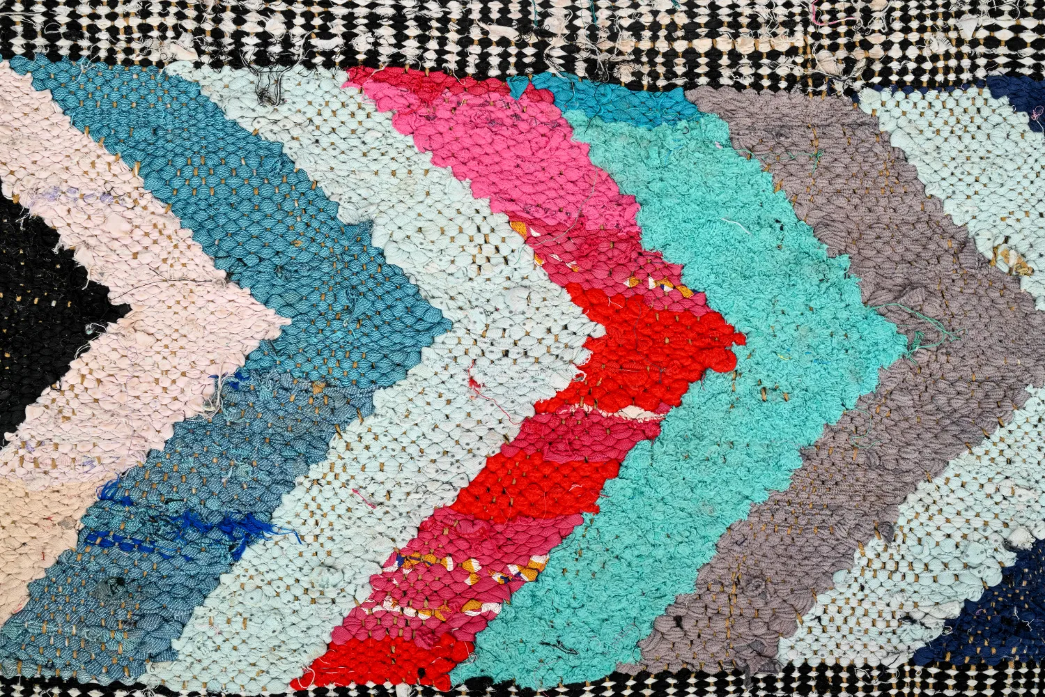 Marokkolainen Kilim matto Boucherouite 145 x 270 cm