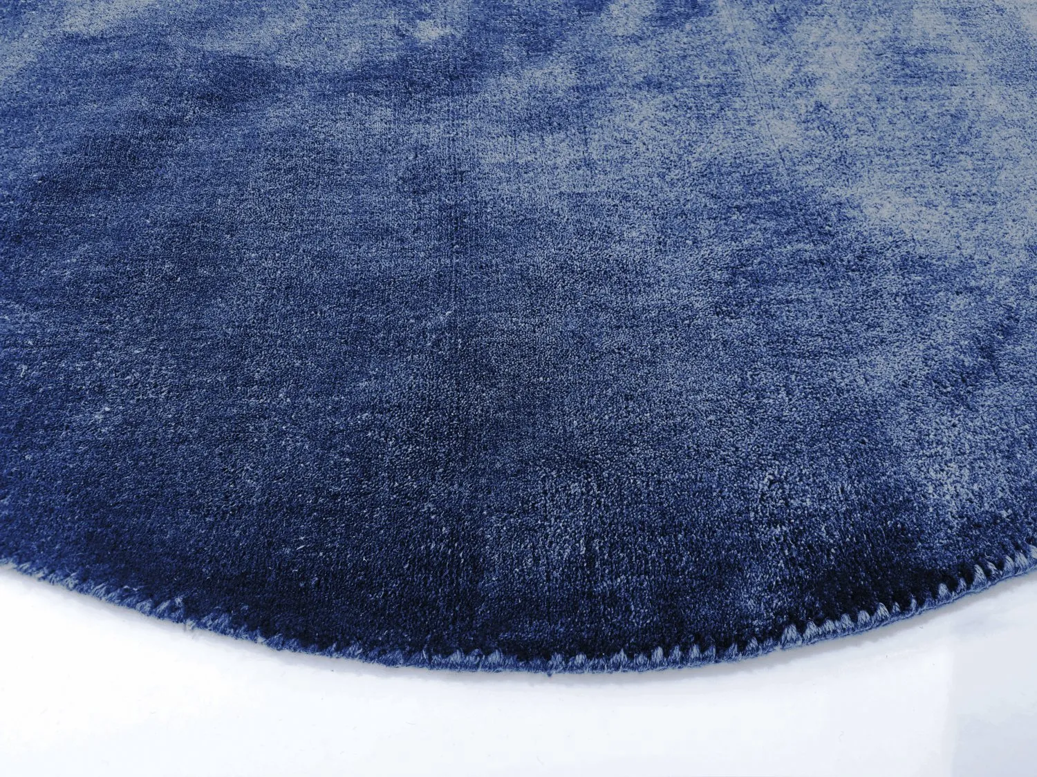 Pyöreä matto - Recycled PET with viscose look (navy)