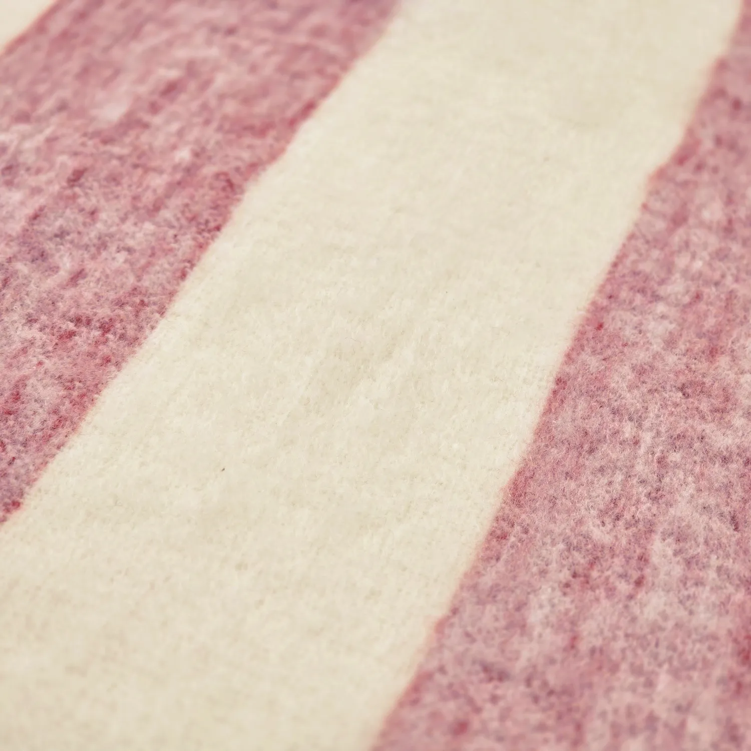 Viltit - Villasekoiteplaid - Beatriz Stripe (punainen/valkoinen)