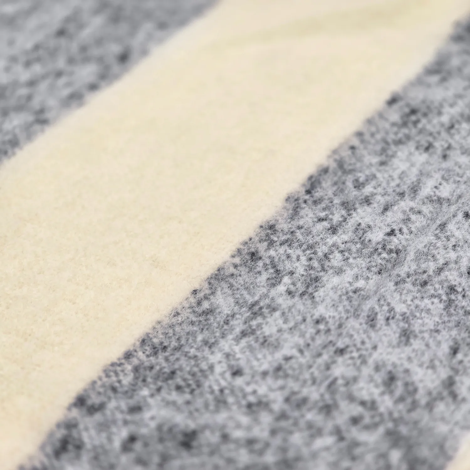 Viltit - Villasekoiteplaid - Beatriz Stripe (musta/valkoinen)