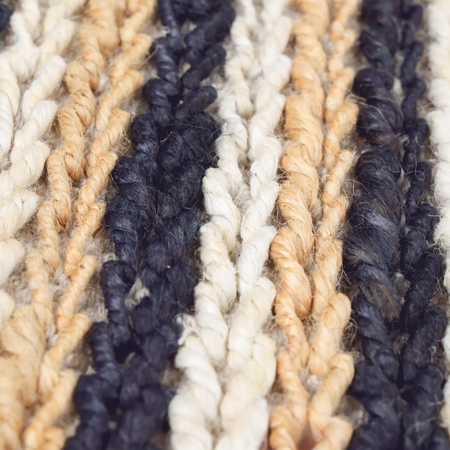 Juutti-matto - Howrah Braided Jute (luonnonvalkoinen/musta)