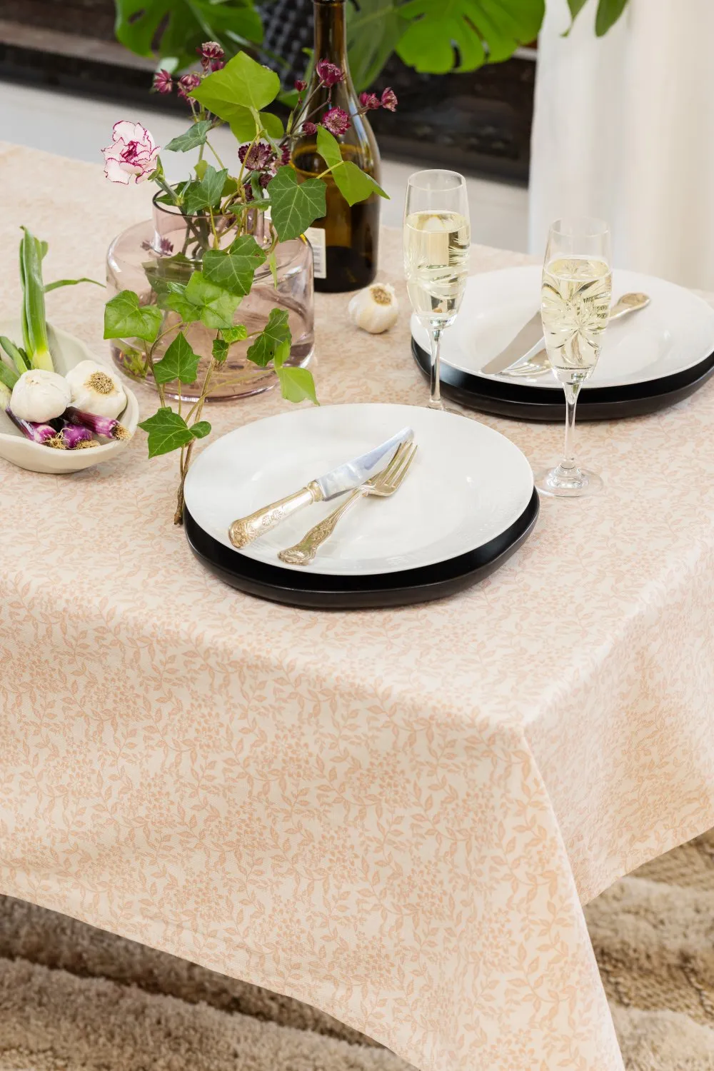 Pöytäliina puuvillaa Lilja (beige)