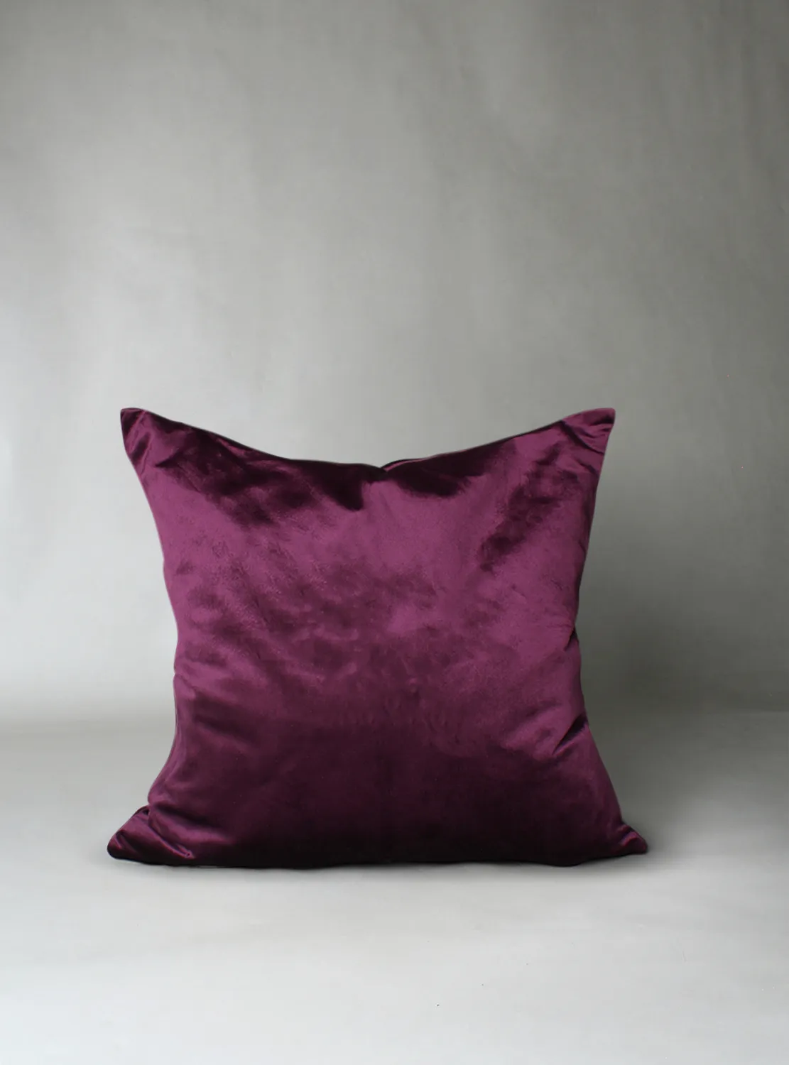 Tyynyliina - Samettikynät Marlyn (tumma violetti)