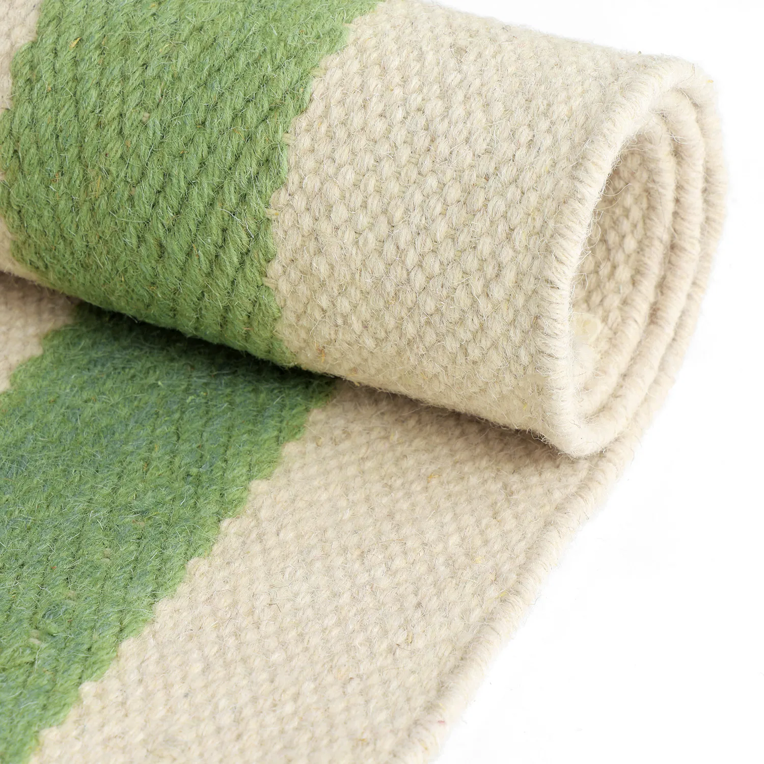 Epäsäännöllinen villamatto - Kystaro (kermanvärinen/vihreä/punainen)