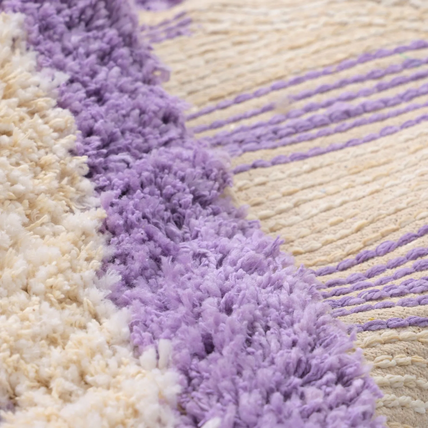 Pyöreät matot - Thira Stripe Cotton Shaggy (kerma/vaalea violetti)