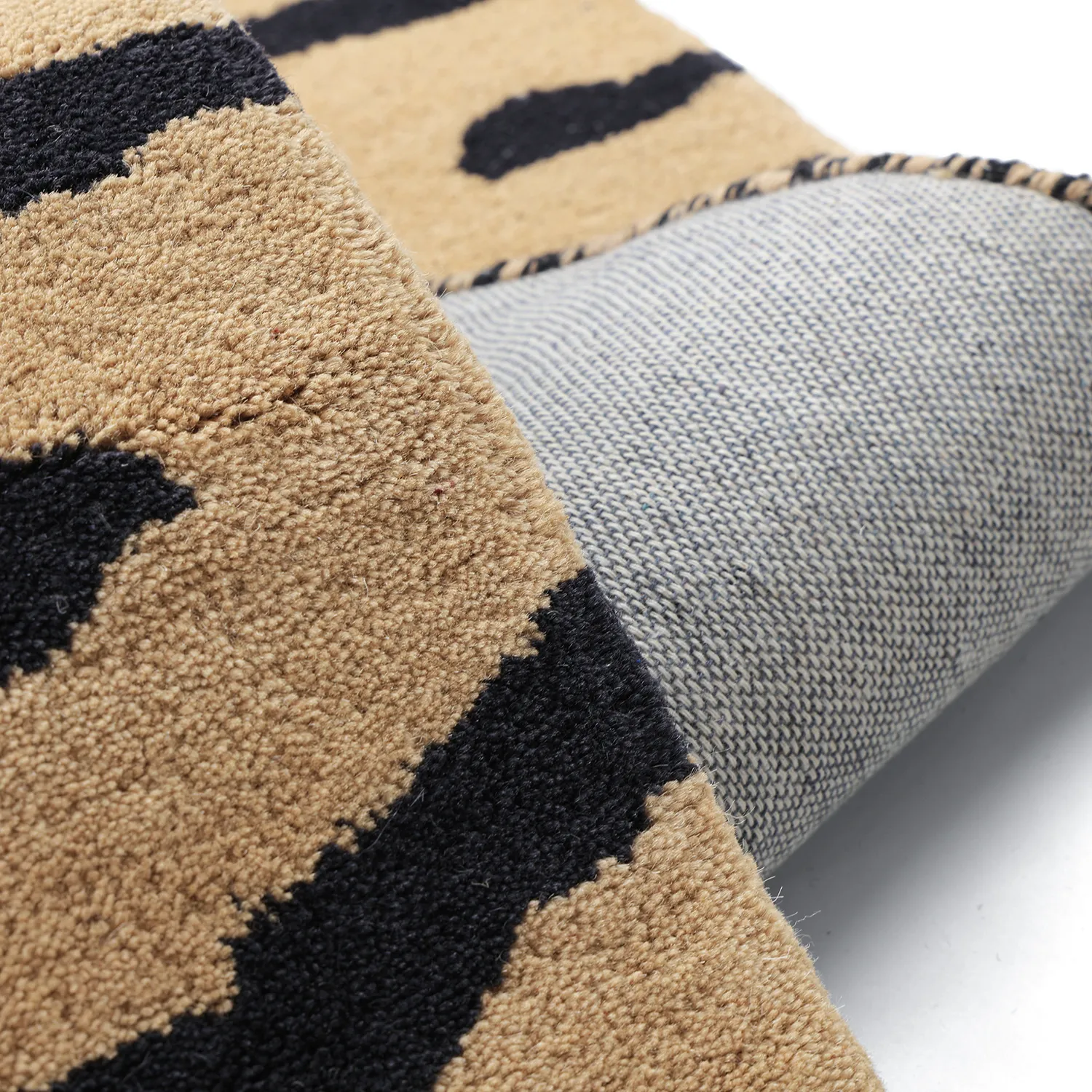 Ryijymatot - Zebra Tufted Wool Premium (beige/musta)