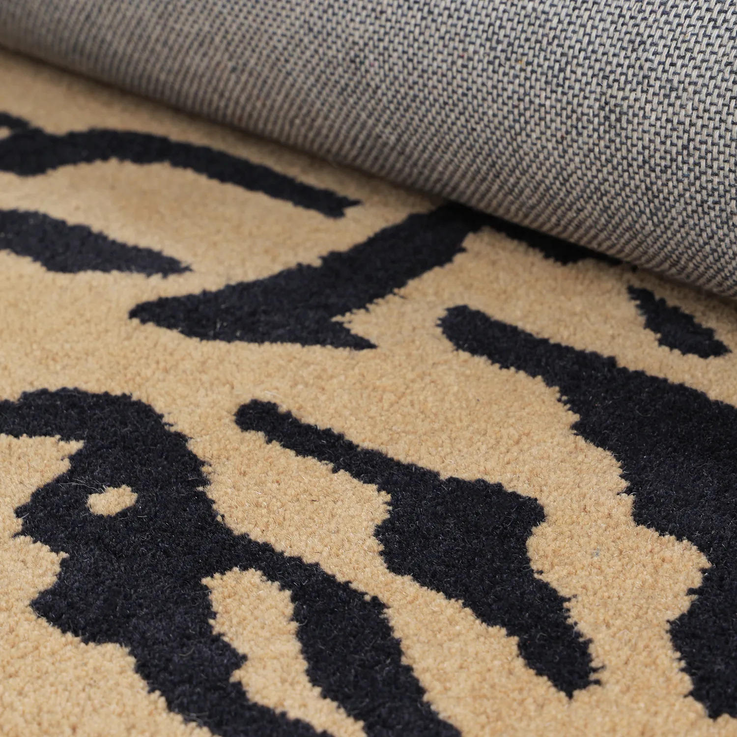 Ryijymatot - Zebra Tufted Wool Premium (beige/musta)