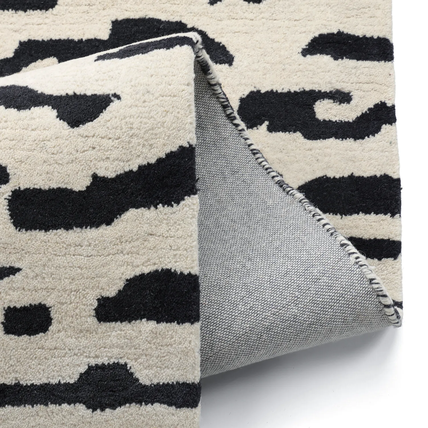Ryijymatot - Zebra Tufted Wool Premium (valkoinen/musta)