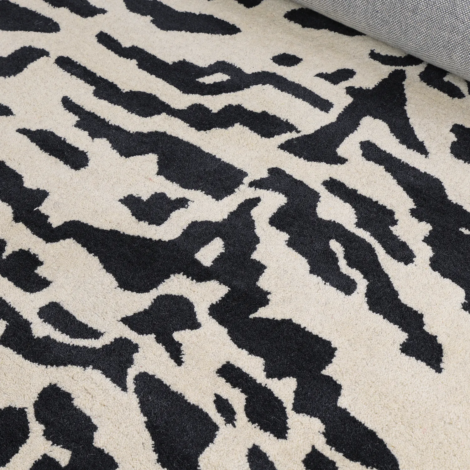 Ryijymatot - Zebra Tufted Wool Premium (valkoinen/musta)