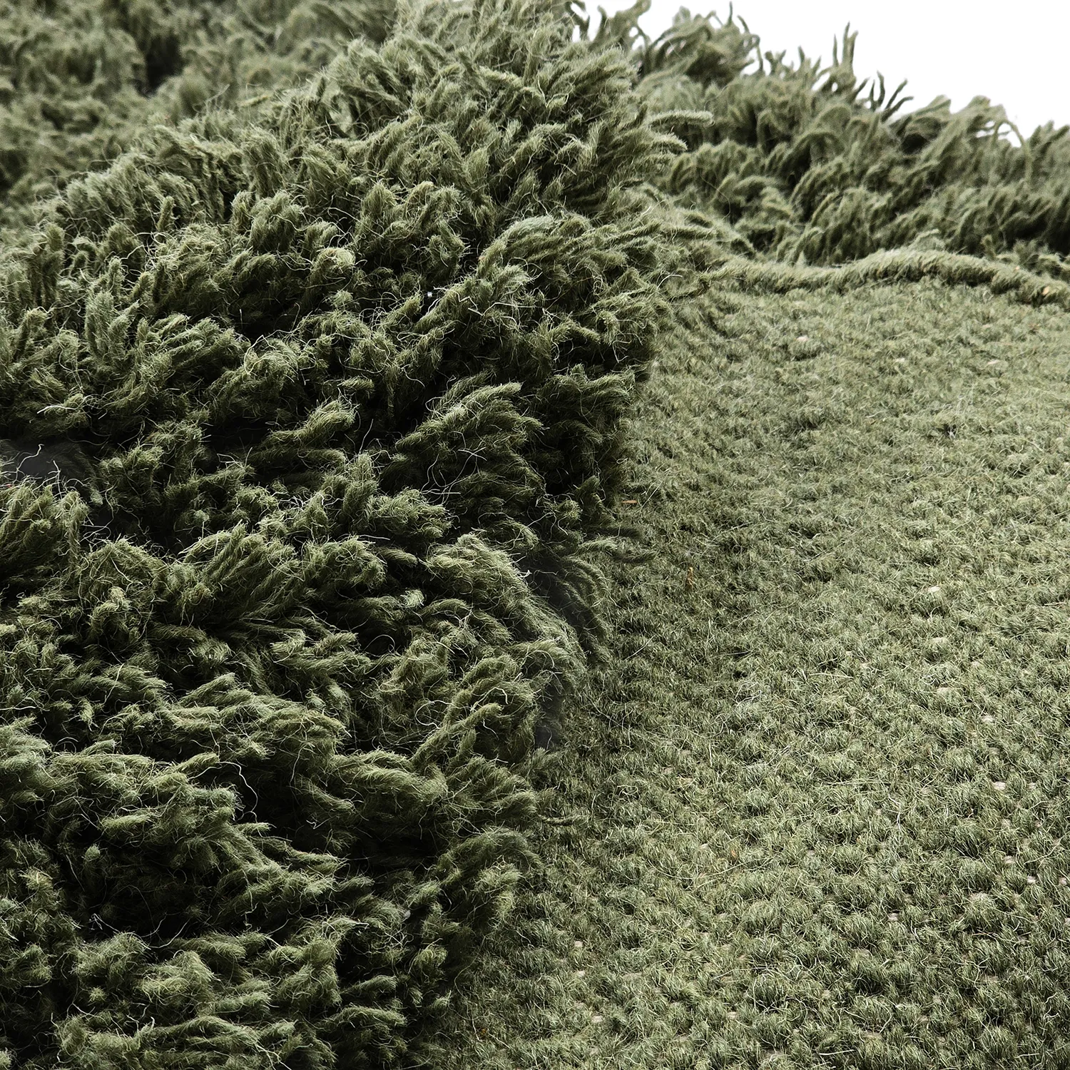 Pyöreät matot - Fassale Hand Woven Wool Shaggy (sammaleen vihreä)