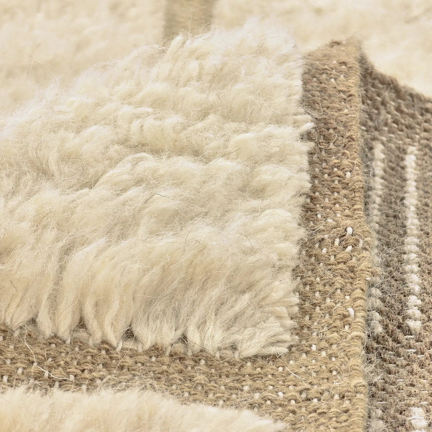 Ryijymatot - Leknes Hand Woven Wool Shaggy (kerma)