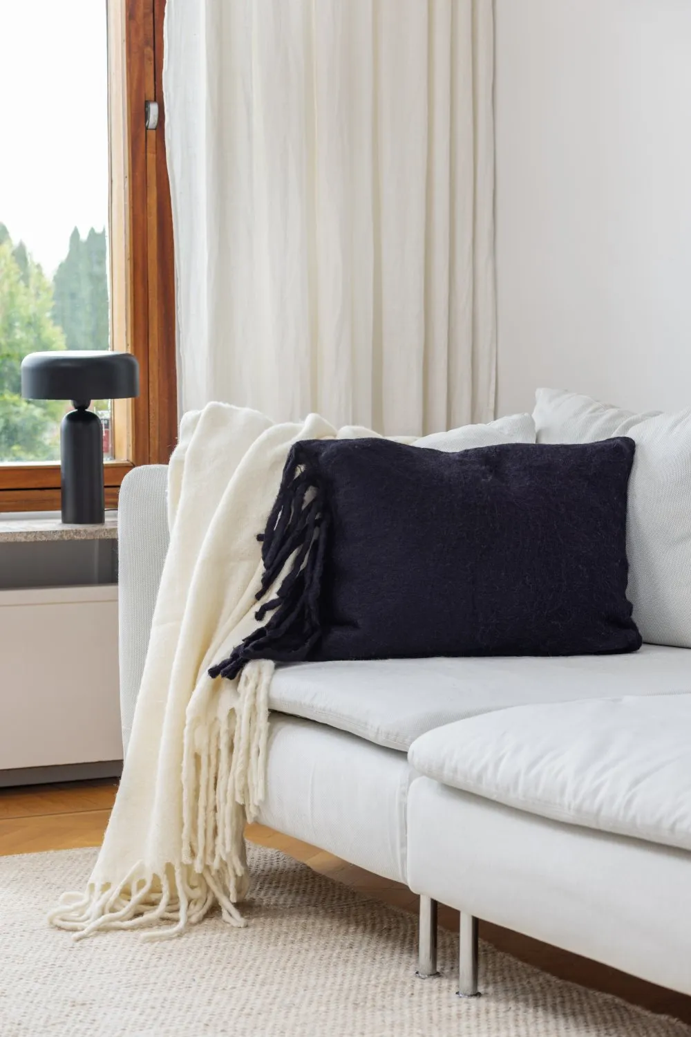 Tyynynpäällinen villasekoite - Samantha (musta)