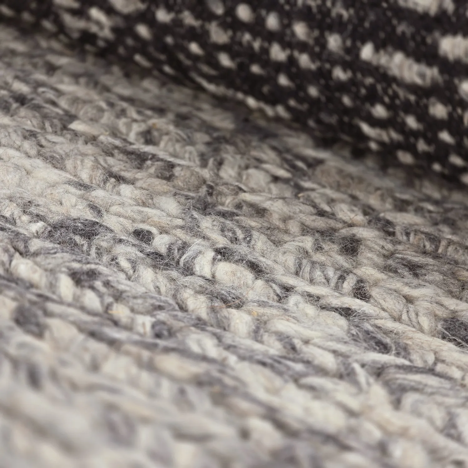 Villamatto - Talvia Braided Wool (tumman harmaa)