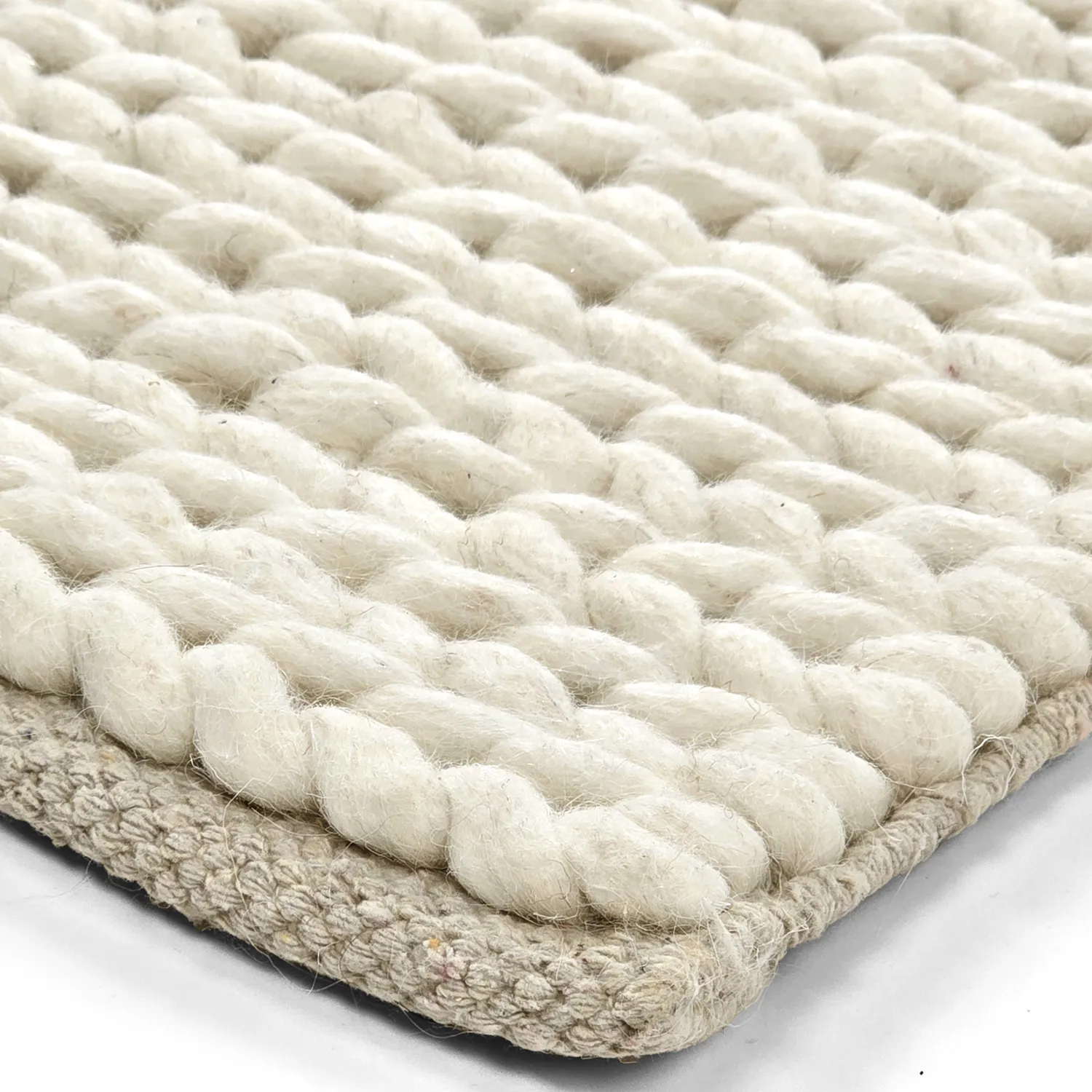 Villamatto - Talvia Braided Wool (luonnonvalkoinen)