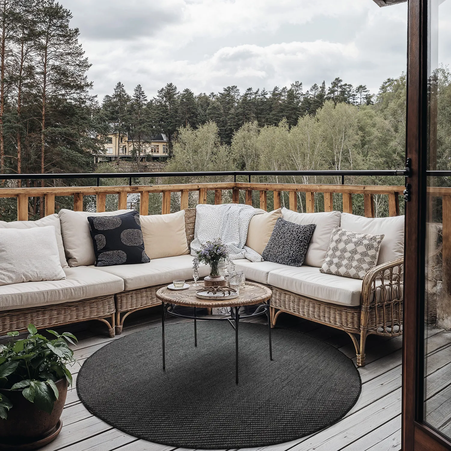 Pyöreät matot - Indoor/Outdoor Bennett (musta)