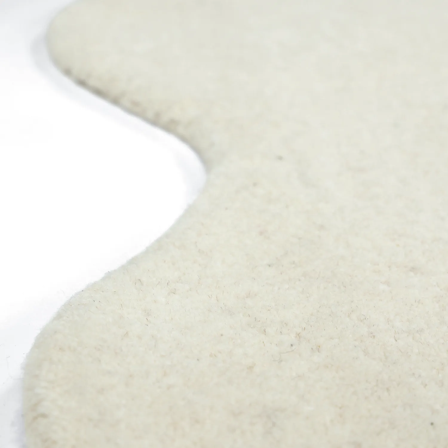 Aaltoileva villamatto - Diu Hand Tufted Wool Premium (valkoinen)